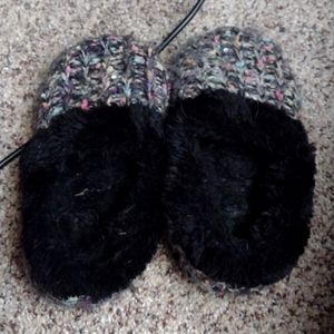 Extremely fluffy slippers